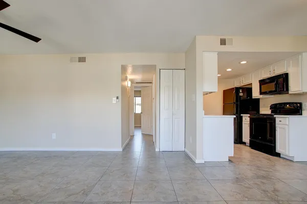 $1,599 | 3402 North 32nd Street, Unit 129, Phoenix, AZ 85018