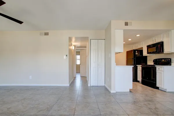 $1,699 | 3402 North 32nd Street, Unit 129, Phoenix, AZ 85018