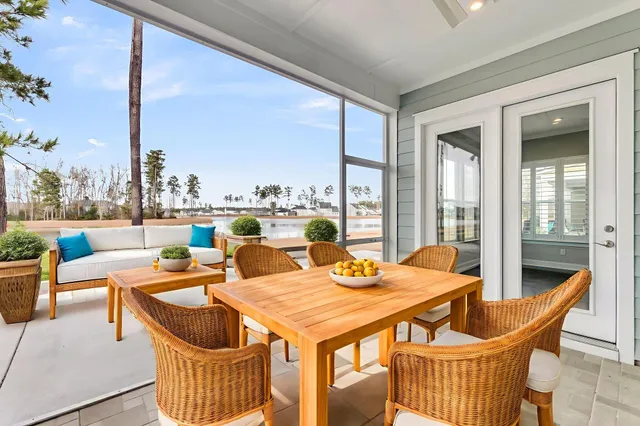 $824,900 | 327 Tupelo Lake Drive, Summerville, SC 29486