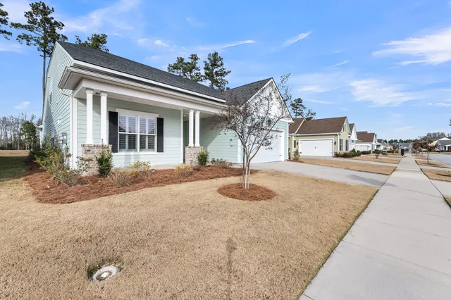 $824,900 | 327 Tupelo Lake Drive, Summerville, SC 29486