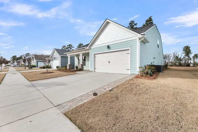 $824,900 | 327 Tupelo Lake Drive, Summerville, SC 29486