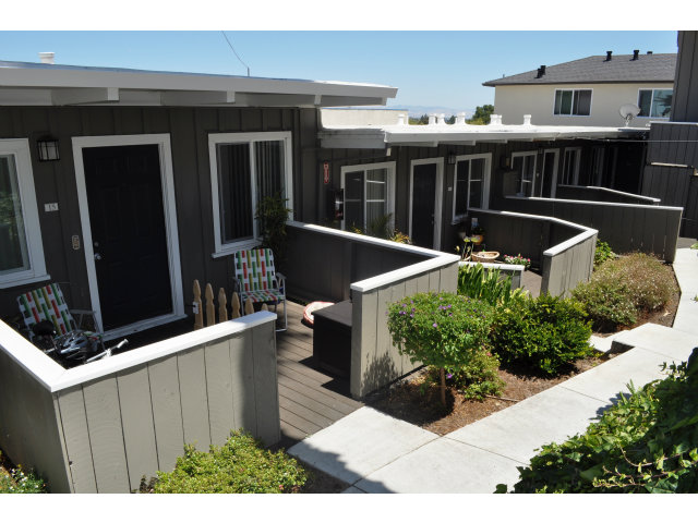 601 Middle Road Belmont, CA 94002 - Photo 2 of 5