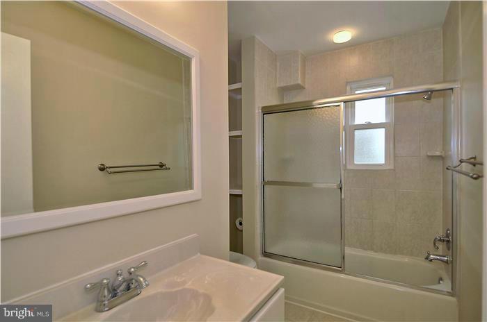 4501 Edgefield Road Kensington, MD 20895 - Photo 13 of 18 Bath