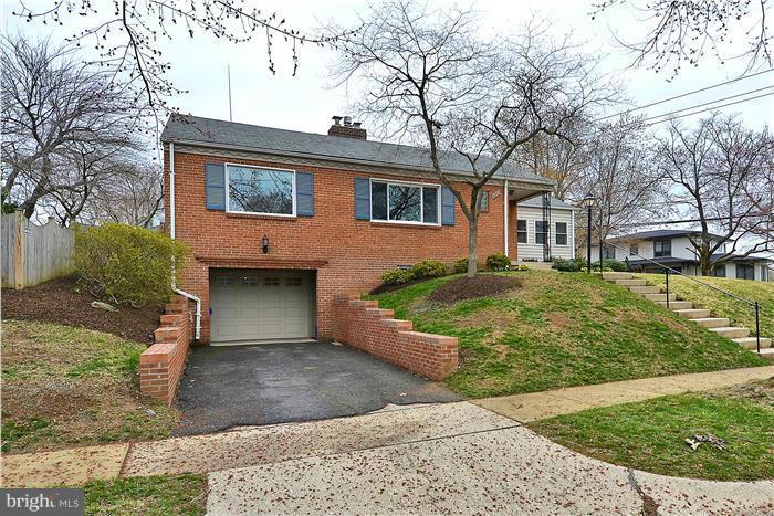 4501 Edgefield Road Kensington, MD 20895 - Photo 15 of 18 Driveway/Garage