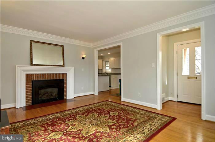 4501 Edgefield Road Kensington, MD 20895 - Photo 6 of 18 Living Room