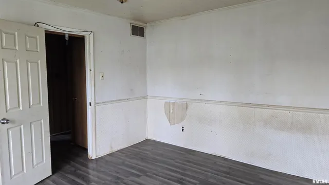 $140,000 | 205 South Shaw Street, Harrisburg, IL 62946