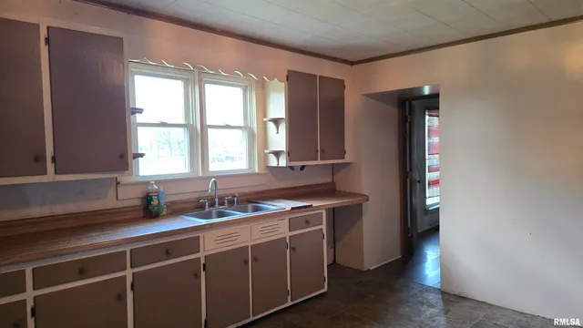 $140,000 | 205 South Shaw Street, Harrisburg, IL 62946