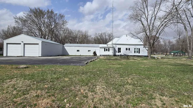 $140,000 | 205 South Shaw Street, Harrisburg, IL 62946