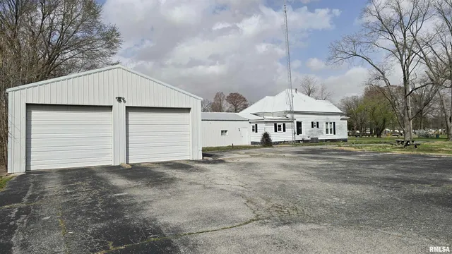 $140,000 | 205 South Shaw Street, Harrisburg, IL 62946