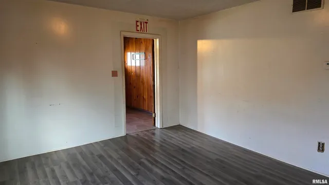 $140,000 | 205 South Shaw Street, Harrisburg, IL 62946