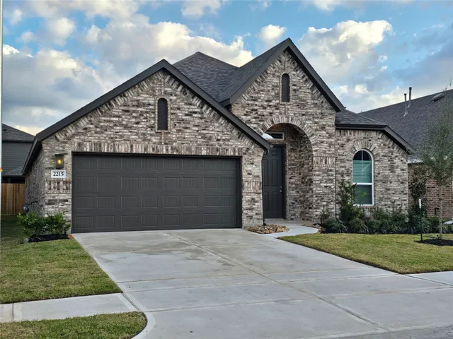 $2,800 | 2215 Villa Bella Lane, Friendswood, TX 77546