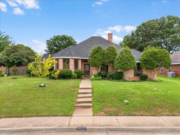 $389,900 | 1408 Frenchmans Drive, DeSoto, TX 75115