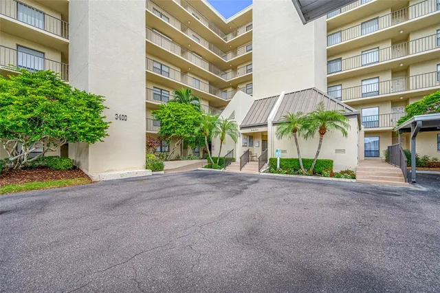 $329,900 | 3400 Cove Cay Drive, Unit 7C, Clearwater, FL 33760