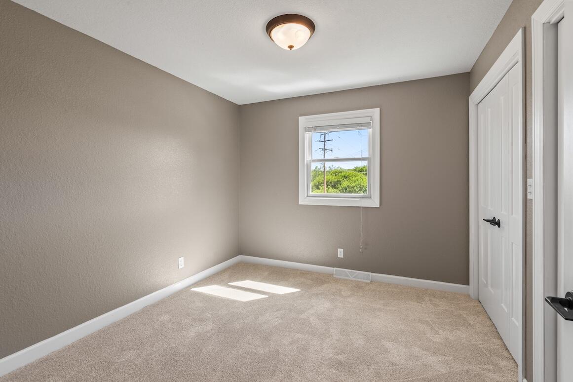 N20W28282 Oakton Road Delafield, WI 53072 - Photo 29 of 49 Bed - P