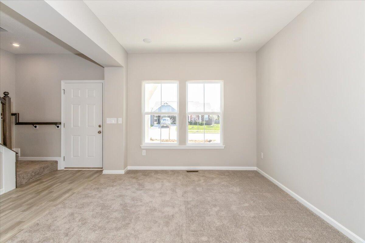 453 Randall Road Delaware, OH 43015 - Photo 16 of 37 16-Living Room