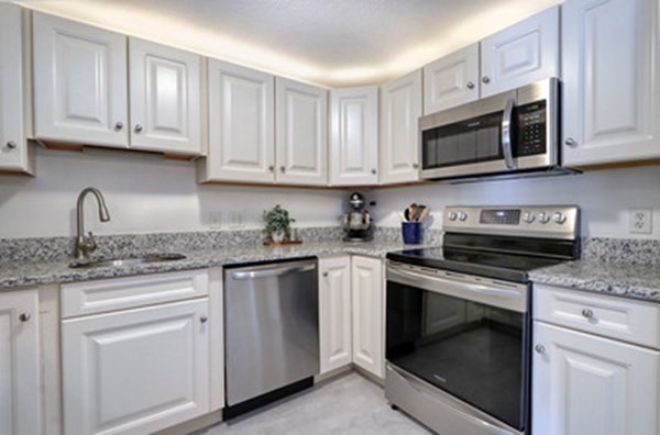 10 Erick Road, Unit 49 Mansfield, MA 02048 - Photo 4 of 21 Gallery Image 4