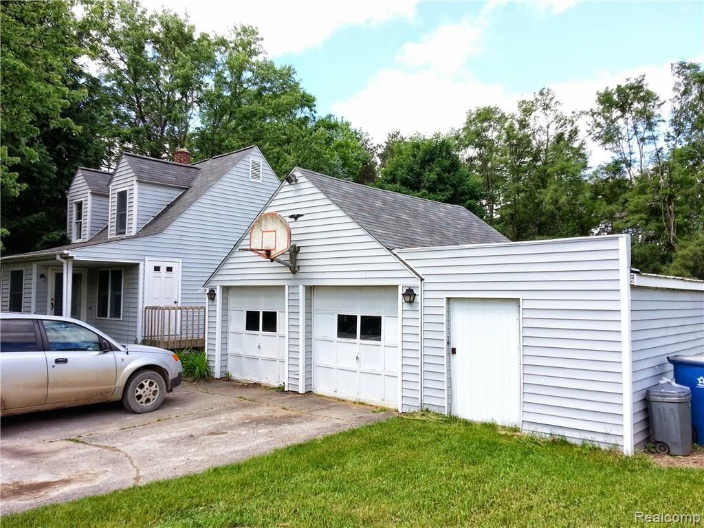 60221 Mt Vernon Road Rochester, MI 48306 - Photo 3 of 29 Two Car Garage and Shed