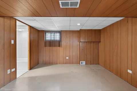 a view of an empty room with closet