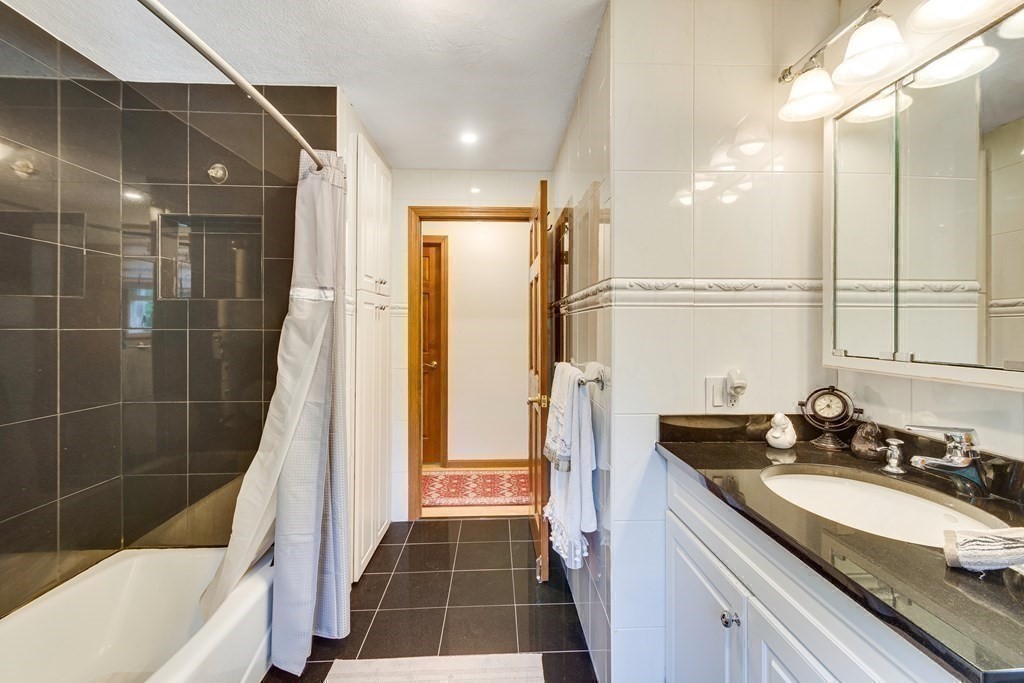9 Hickory Hill Road Wakefield, MA 01880 - Photo 16 of 32 Gallery Image 16