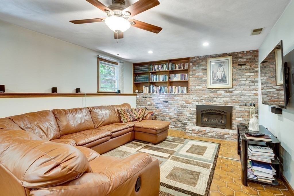 9 Hickory Hill Road Wakefield, MA 01880 - Photo 19 of 32 Gallery Image 19