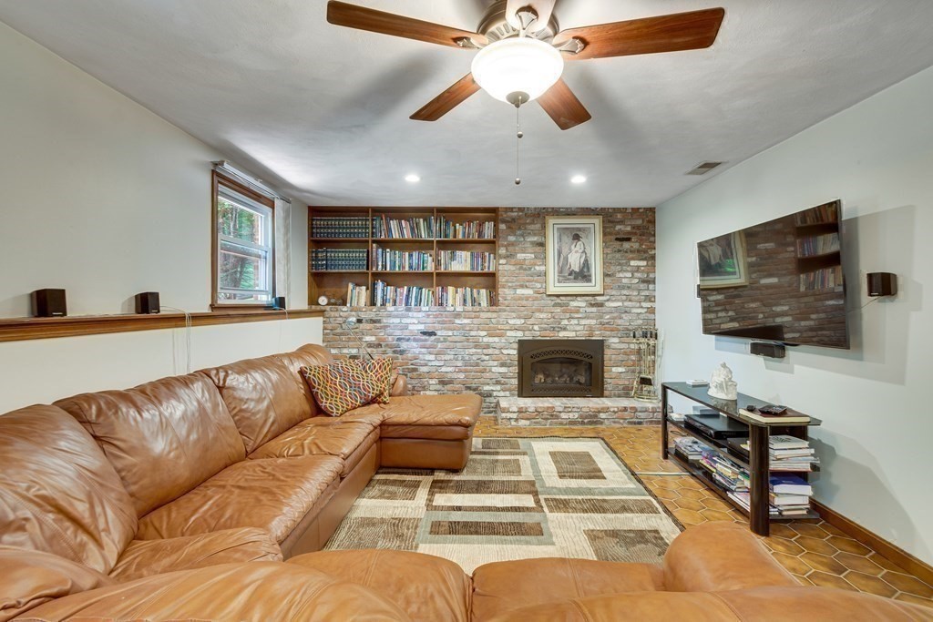 9 Hickory Hill Road Wakefield, MA 01880 - Photo 20 of 32 Gallery Image 20