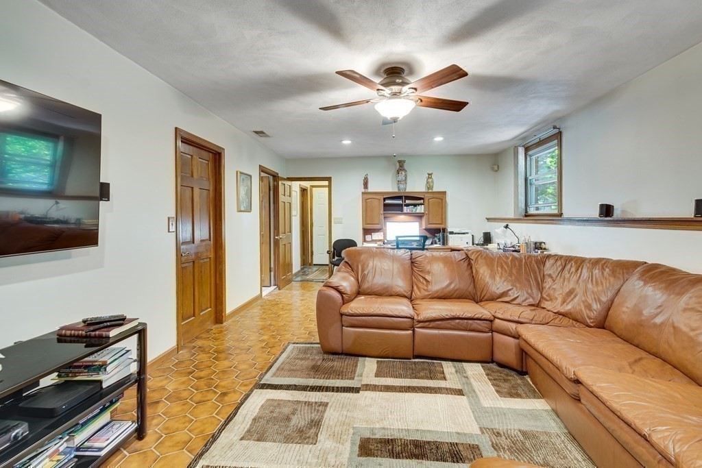 9 Hickory Hill Road Wakefield, MA 01880 - Photo 21 of 32 Gallery Image 21