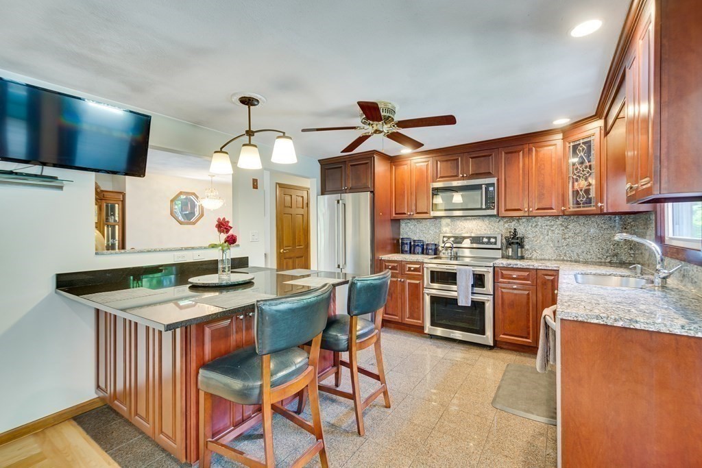 9 Hickory Hill Road Wakefield, MA 01880 - Photo 3 of 32 Gallery Image 3