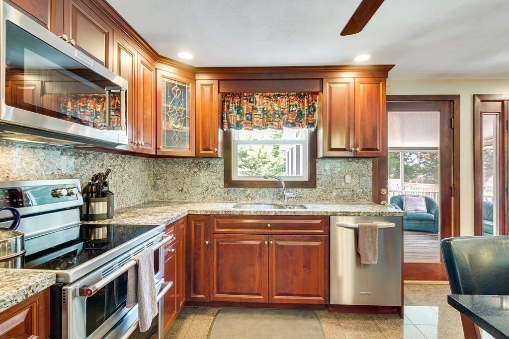 9 Hickory Hill Road Wakefield, MA 01880 - Photo 4 of 32 Gallery Image 4