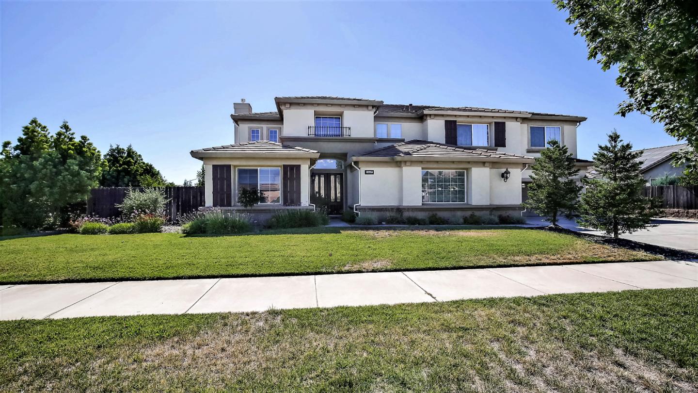 1447 Atlantic Avenue Ripon, CA 95366 - Photo 1 of 25 a front view of a house with a yard