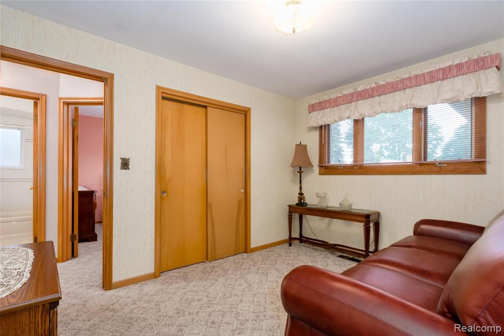 11056 Racine Road Warren, MI 48093 - Photo 9 of 24