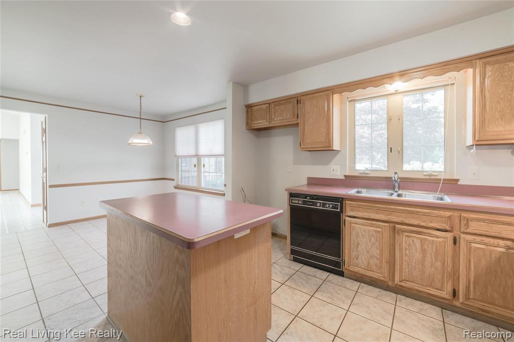 1242 Ruby Avenue Rochester Hills, MI 48309 - Photo 11 of 35