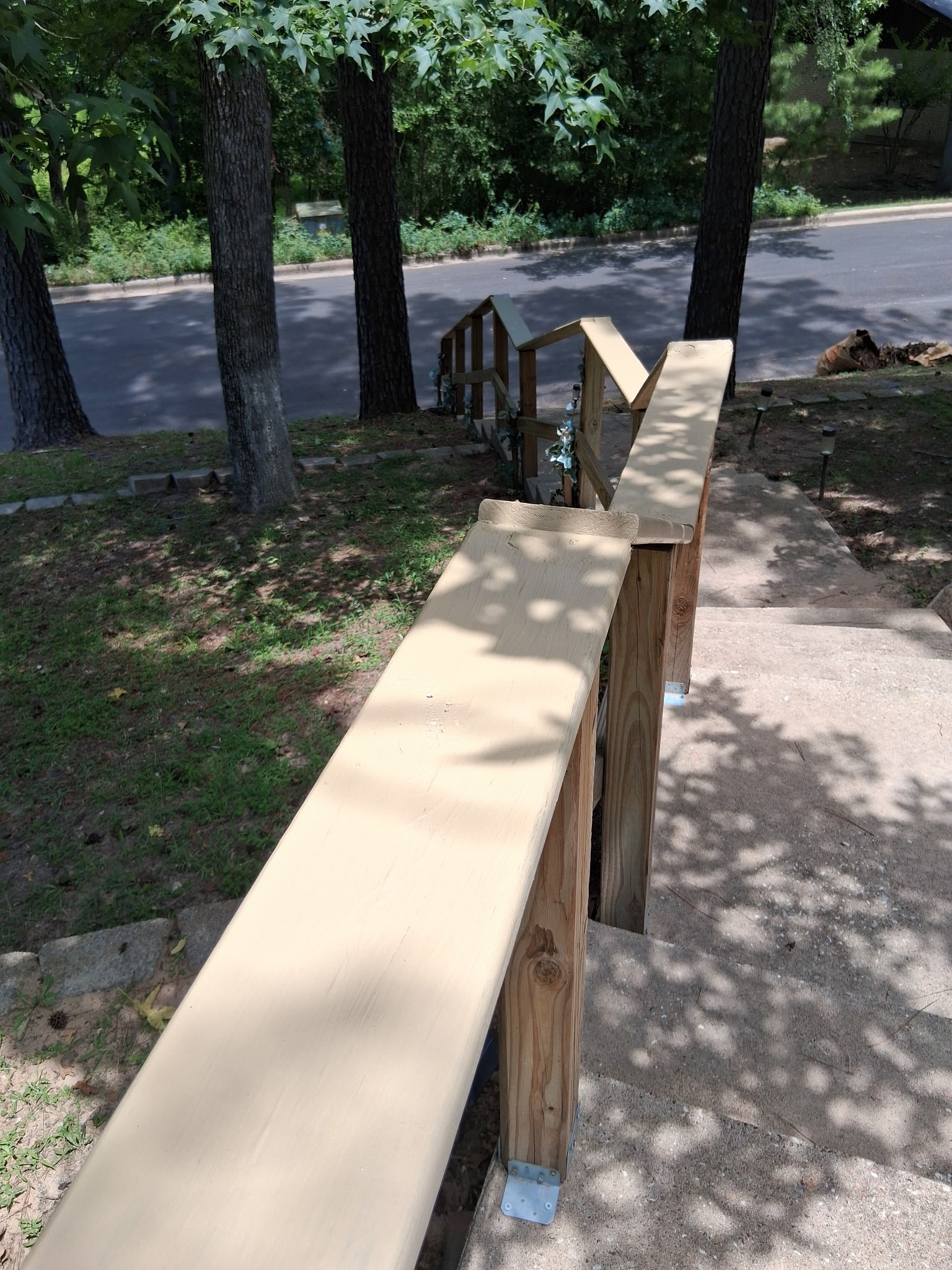 2232 Azalea Circle Huntsville, TX 77340 - Photo 3 of 24 Front entrance railing