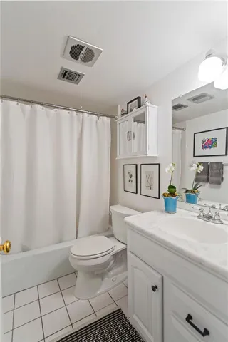 $315,000 | 3711 Almeria Avenue, Unit 3N, Sarasota, FL 34239