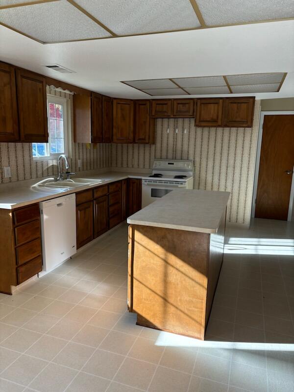 1862 Whaley Road Redding, CA 96003 - Photo 9 of 12 a kitchen with stainless steel appliances granite countertop a sink and a stove