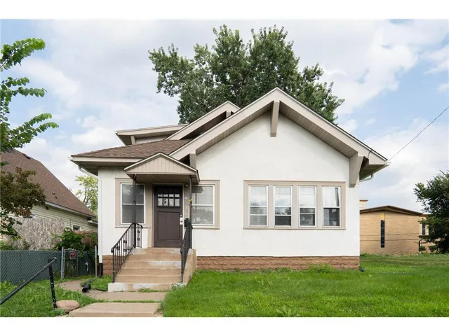 $2,350 | 3822 North Fremont Avenue, Minneapolis, MN 55412