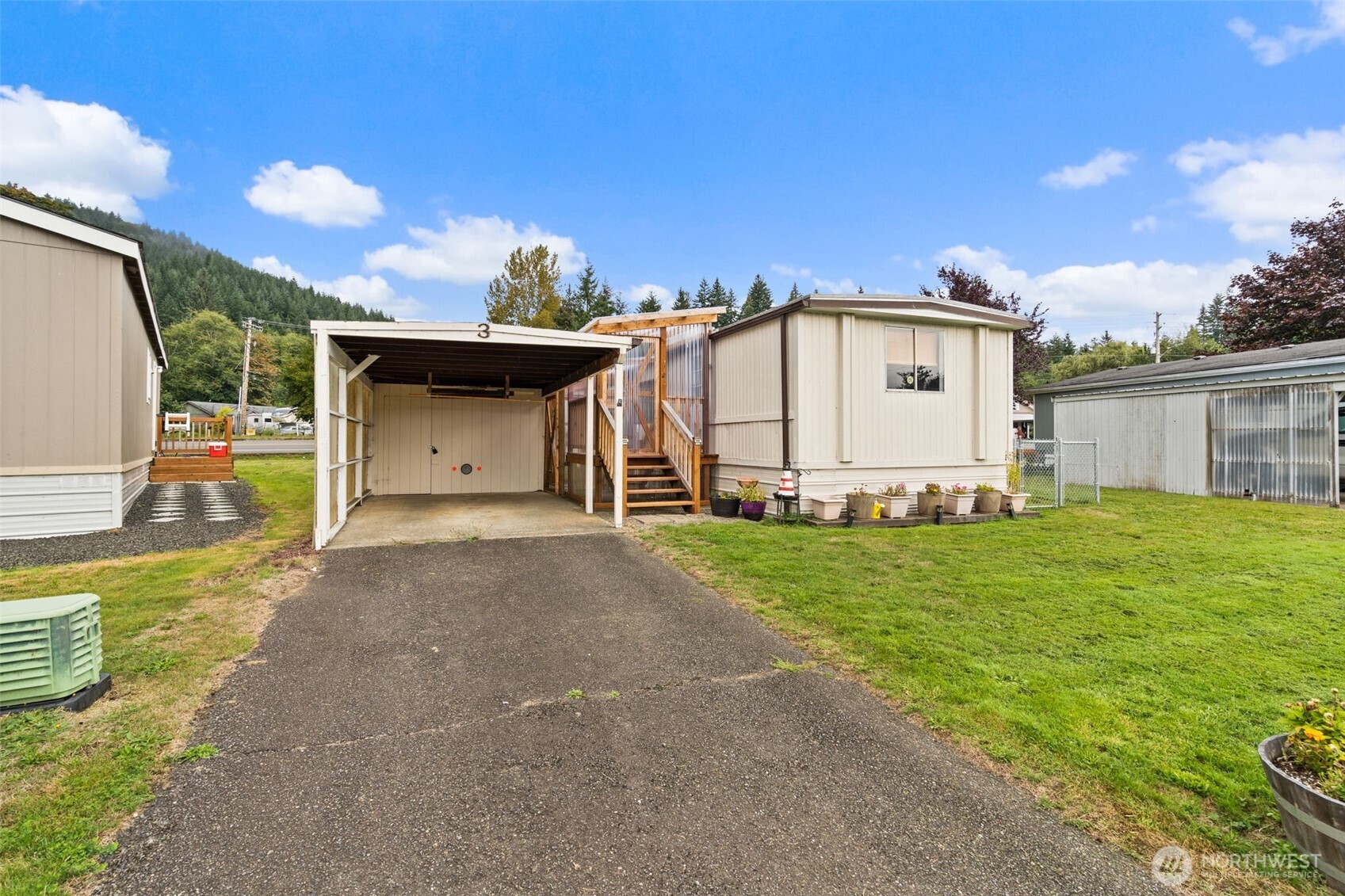 1050 Howard Street, Unit 3 Raymond, WA 98577 - Photo 2 of 25