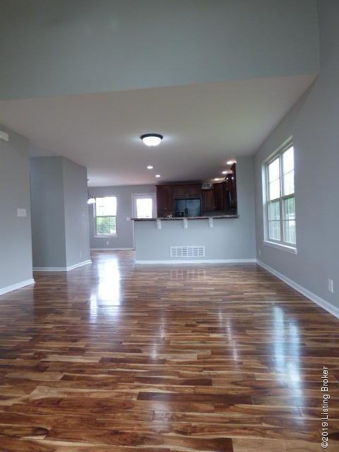 6924 Fernview Road Louisville, KY 40291 - Photo 4 of 32 P1020284