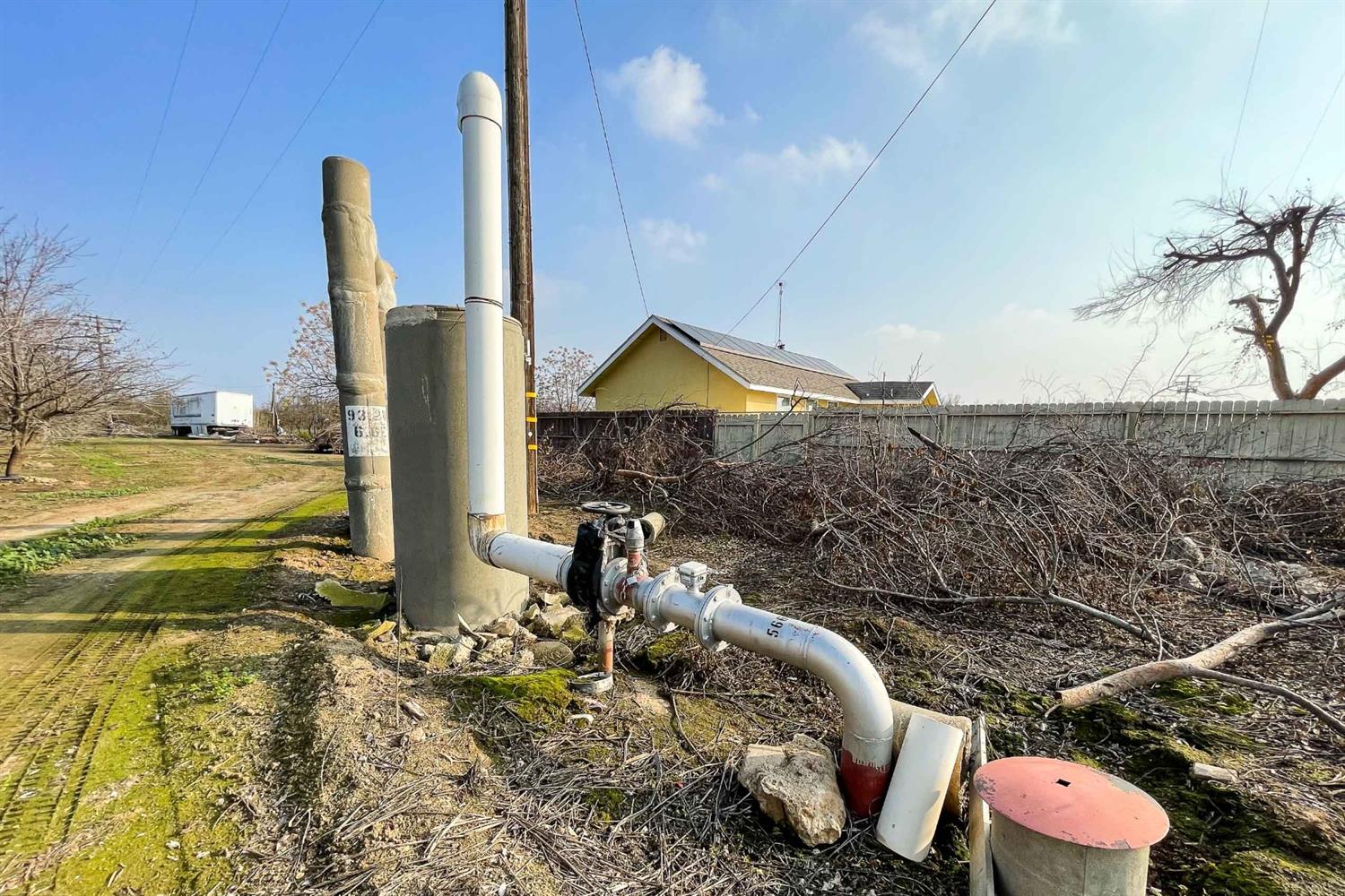19780 Road 188 Strathmore, CA 93267 - Photo 10 of 12 a bathroom with a toilet and a sink