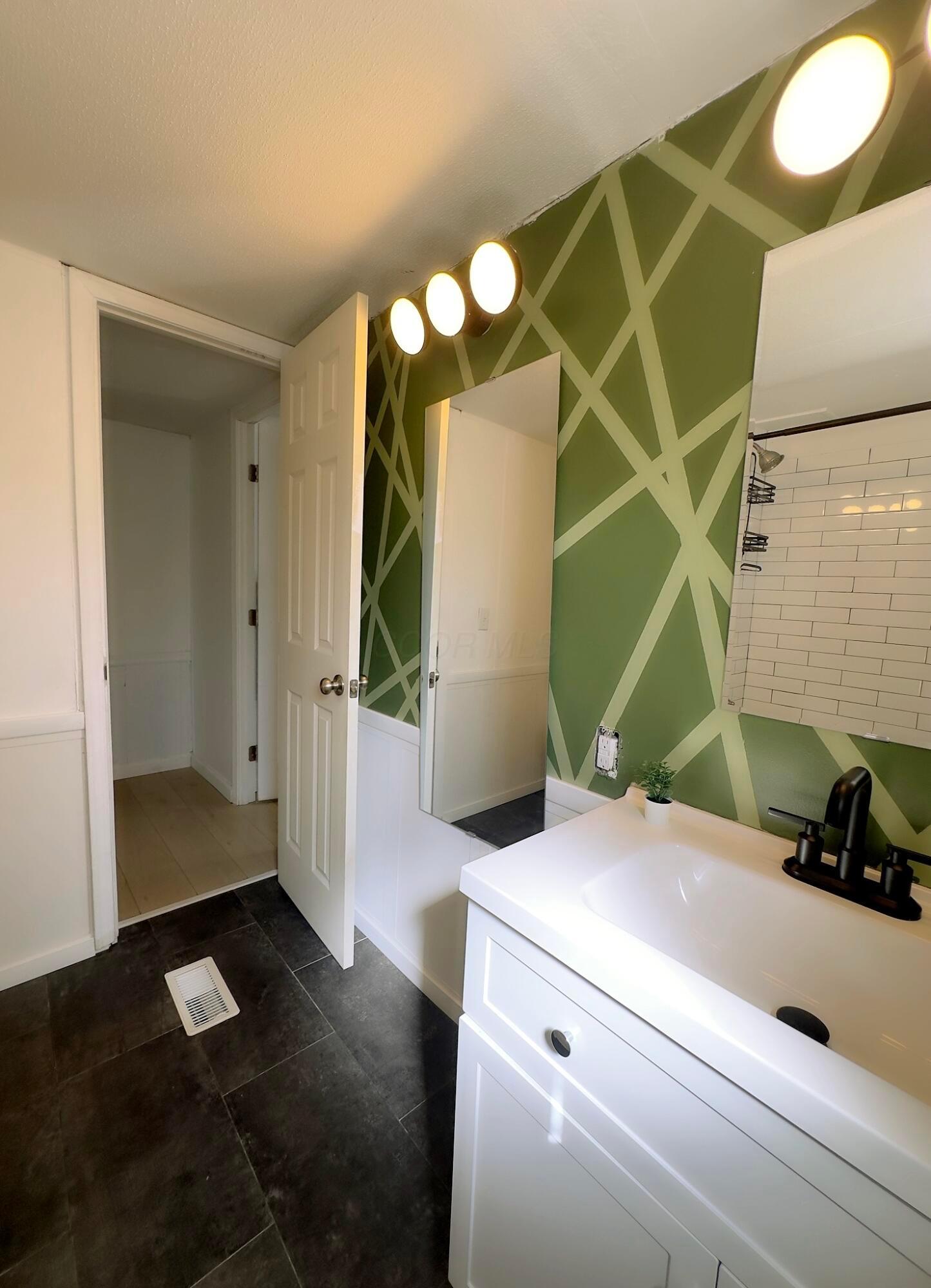 1330 Hanover Road, Unit 33 Delaware, OH 43015 - Photo 11 of 29 Bathroom