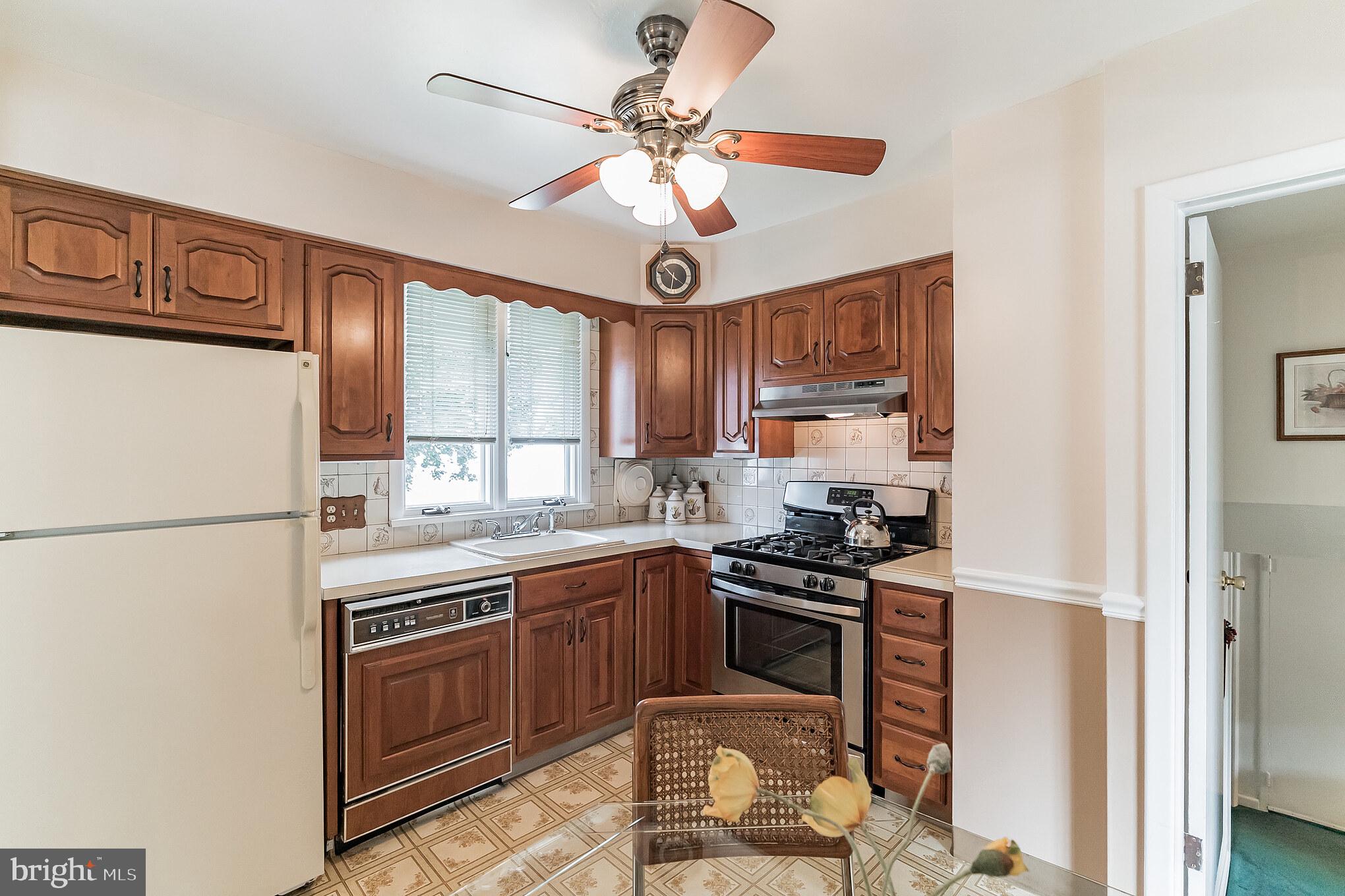 2802 Norman Road Abington, PA 19001 - Photo 16 of 38 Kitchen