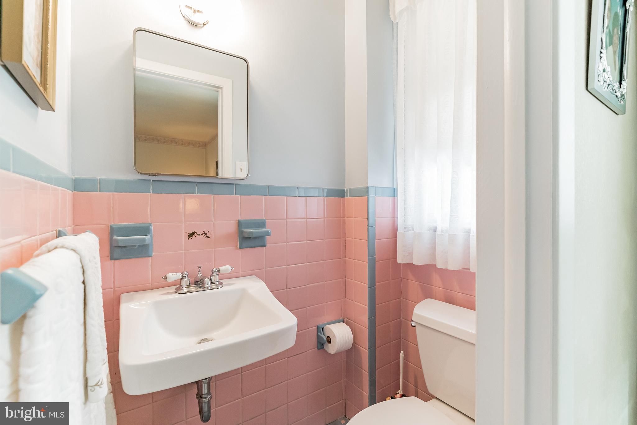 2802 Norman Road Abington, PA 19001 - Photo 22 of 38 Primary Powder Room