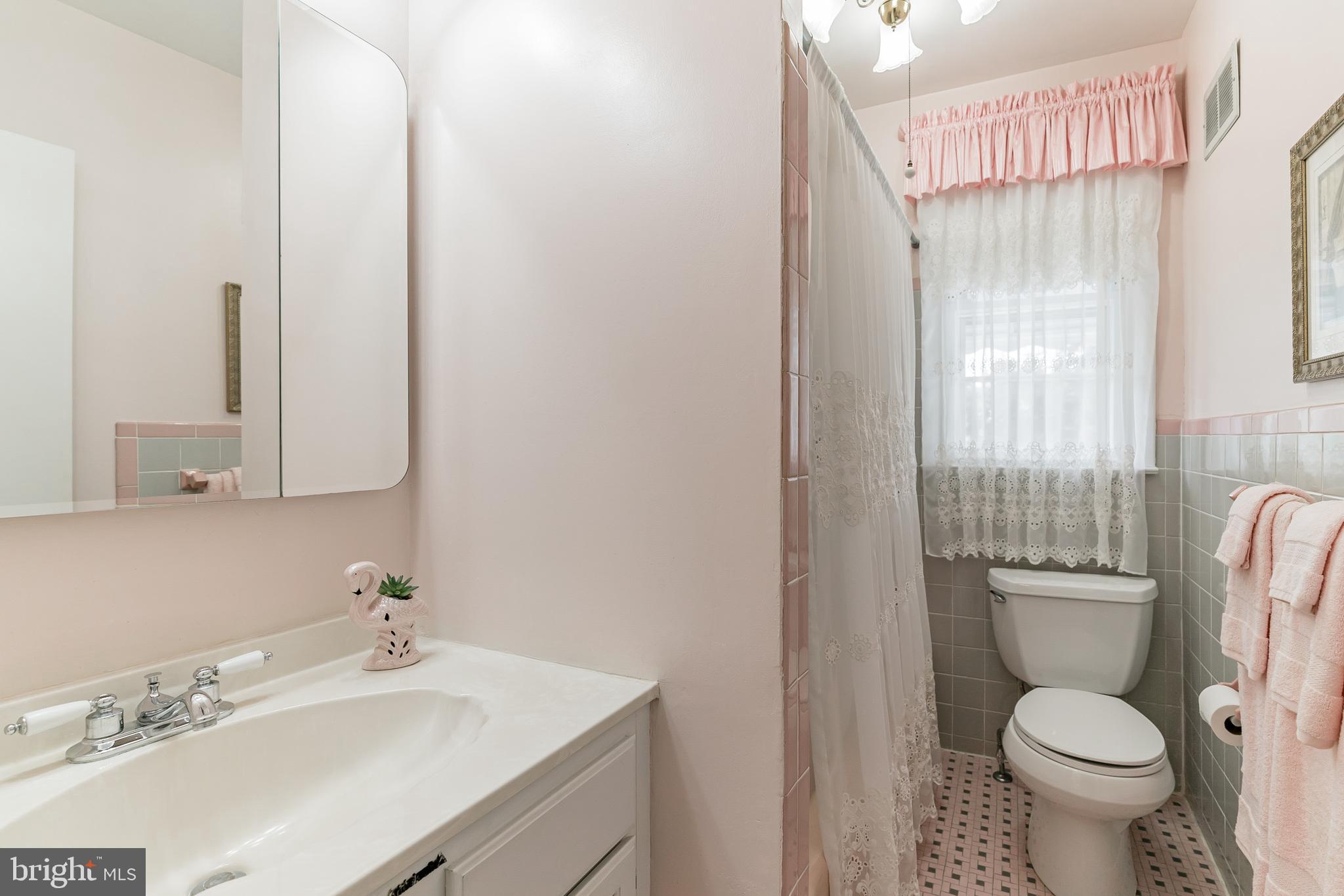 2802 Norman Road Abington, PA 19001 - Photo 25 of 38 Full Hallway Bathroom