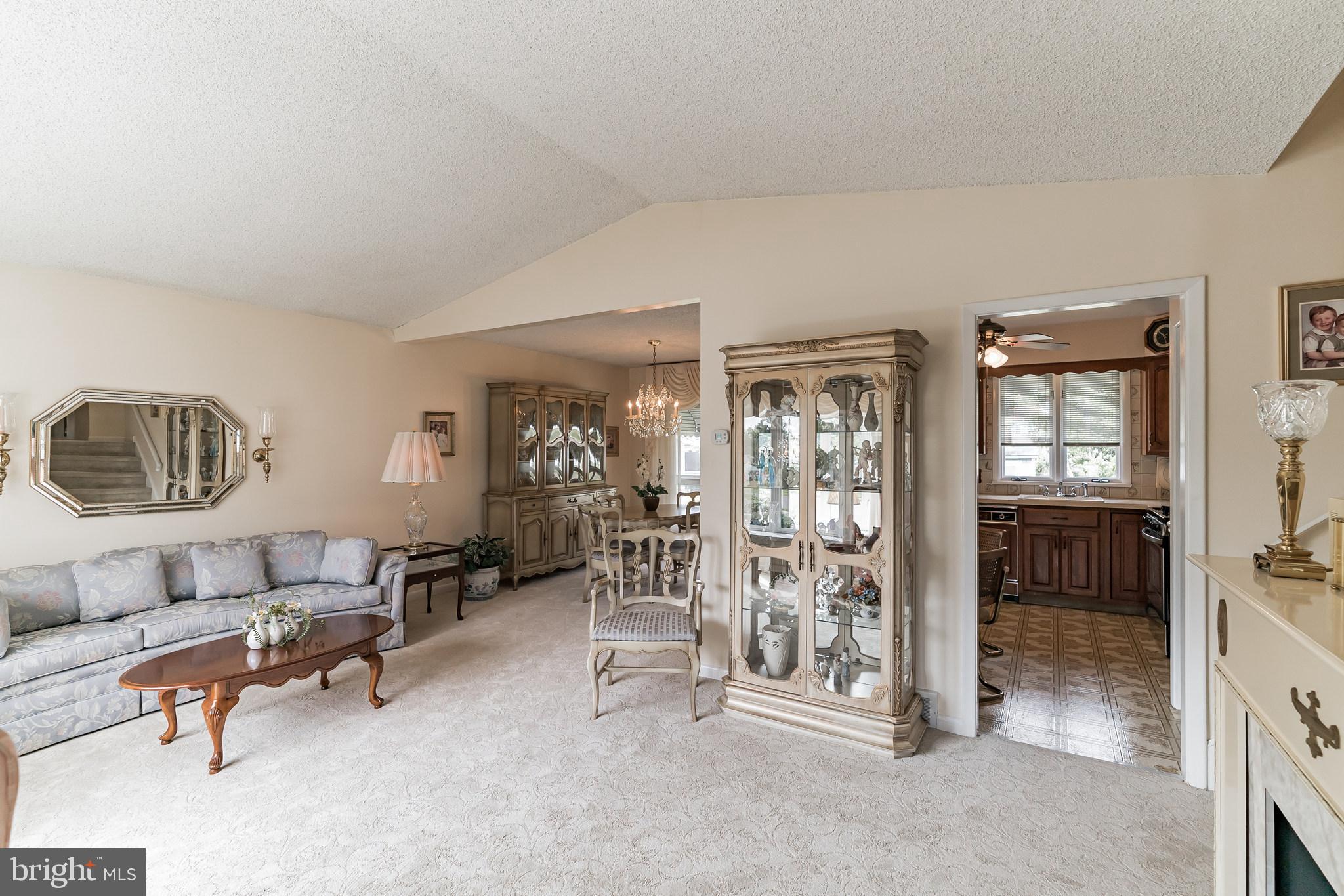 2802 Norman Road Abington, PA 19001 - Photo 6 of 38 Living Room