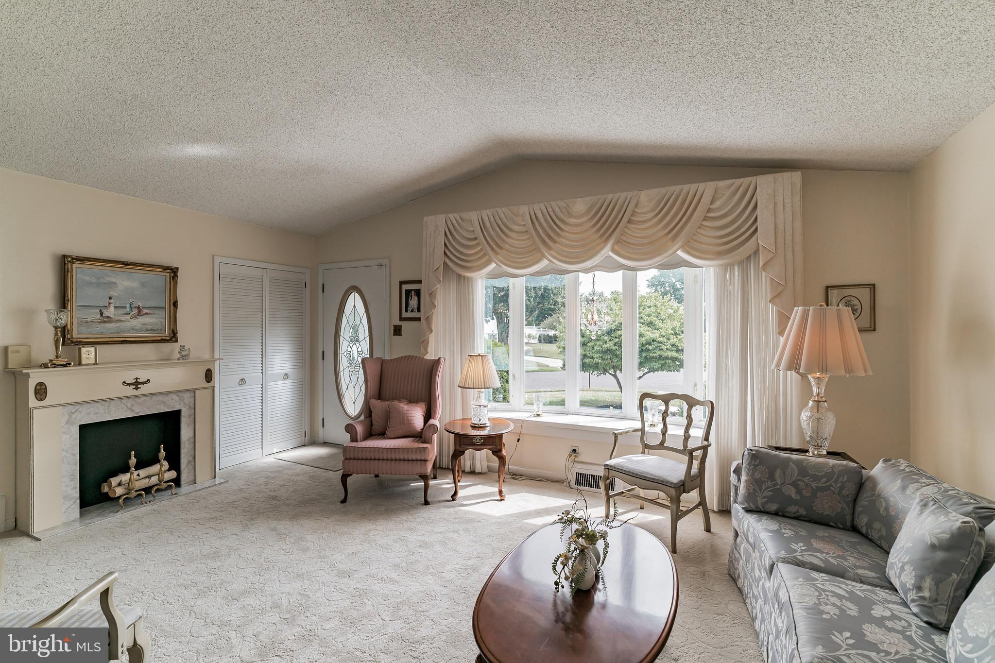 2802 Norman Road Abington, PA 19001 - Photo 8 of 38 Living Room