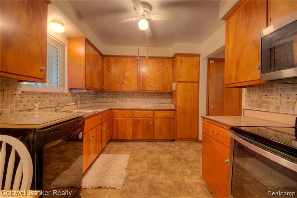 28341 Farmington Road Farmington Hills, MI 48334 - Photo 15 of 35