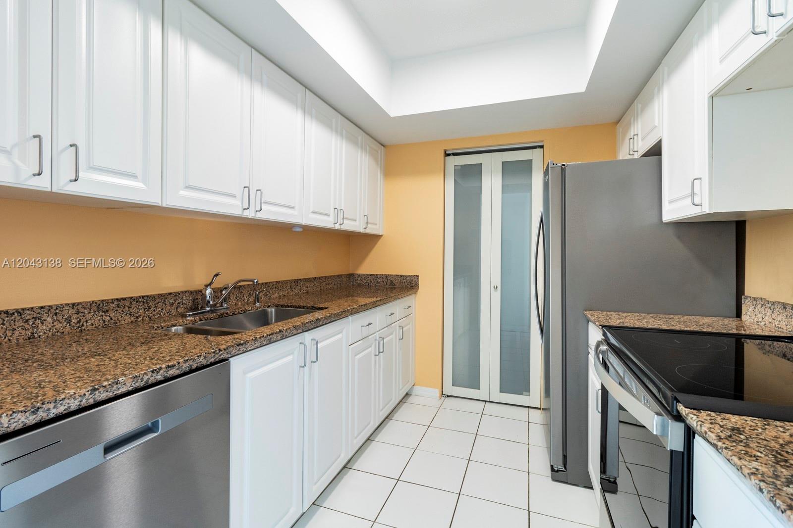90 Alton Road, Unit 1005 Miami Beach, FL 33139 - Photo 5 of 21