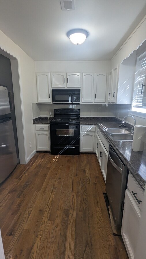 613 Vantrease Road Madison, TN 37115 - Photo 2 of 9