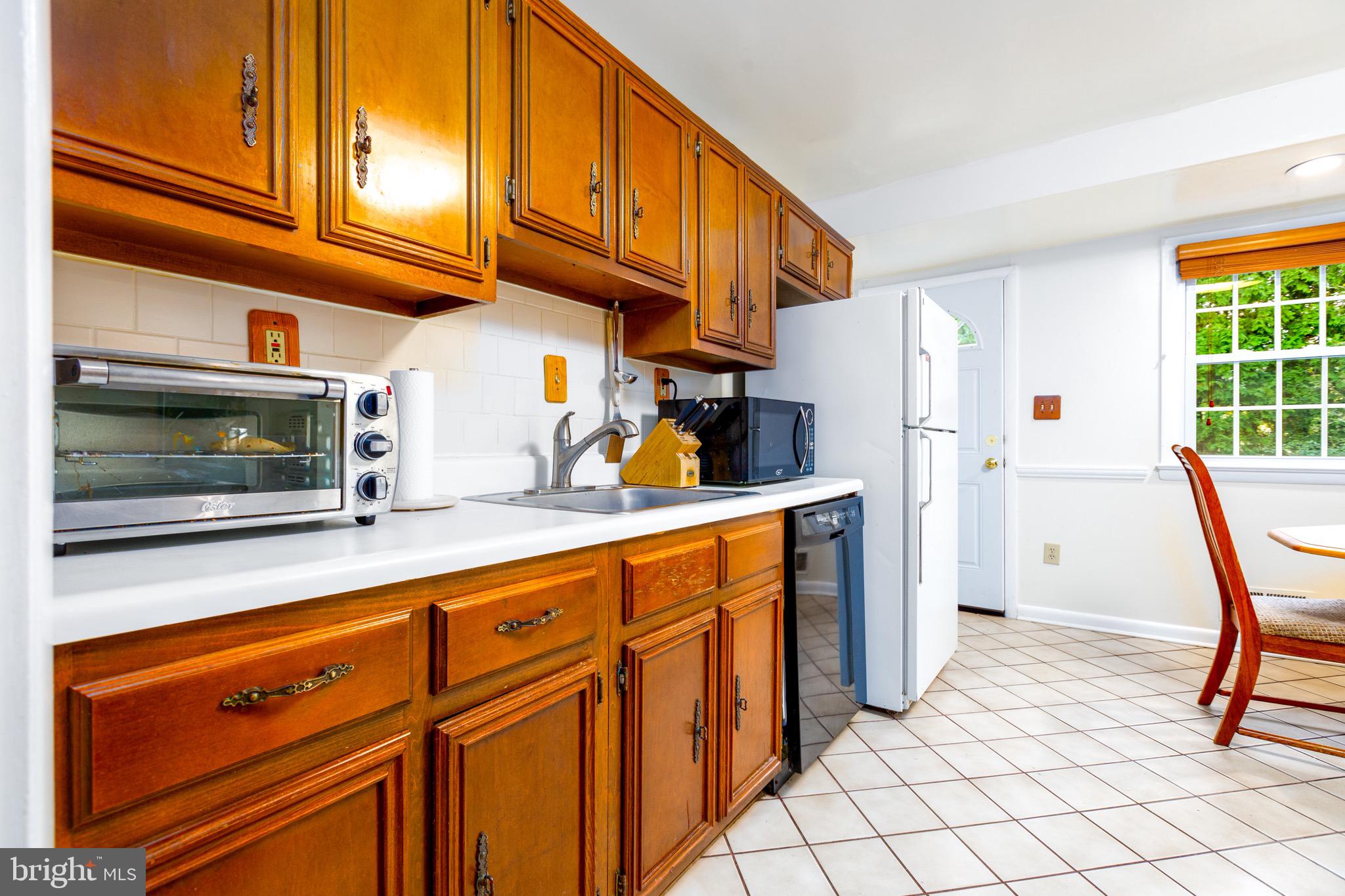 10812 Meadowhill Road Silver Spring, MD 20901 - Photo 5 of 33 Gallery Image 5