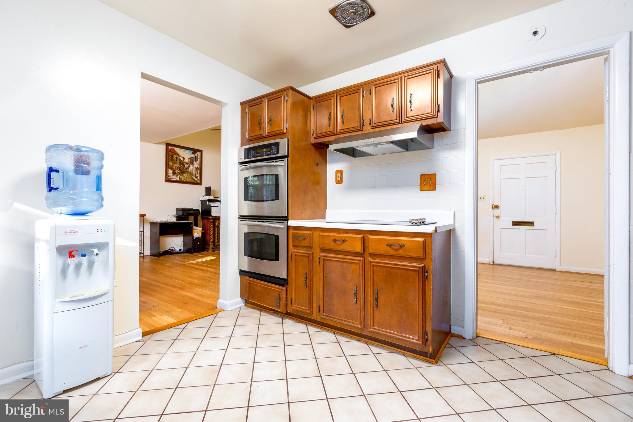 10812 Meadowhill Road Silver Spring, MD 20901 - Photo 6 of 33 Gallery Image 6