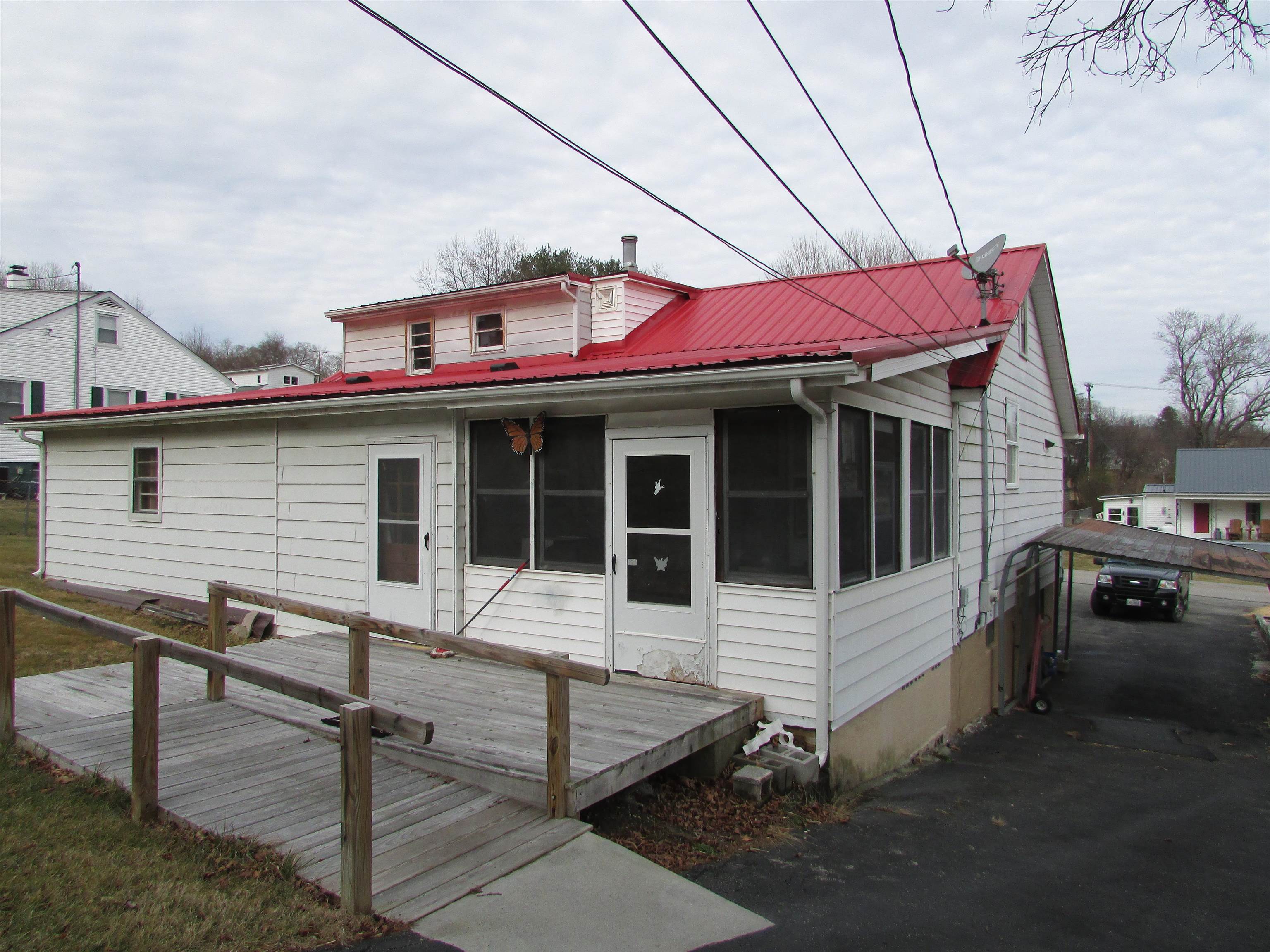 7540 Brandon Road Radford, VA 24141 - Photo 8 of 32 Gallery Image 8